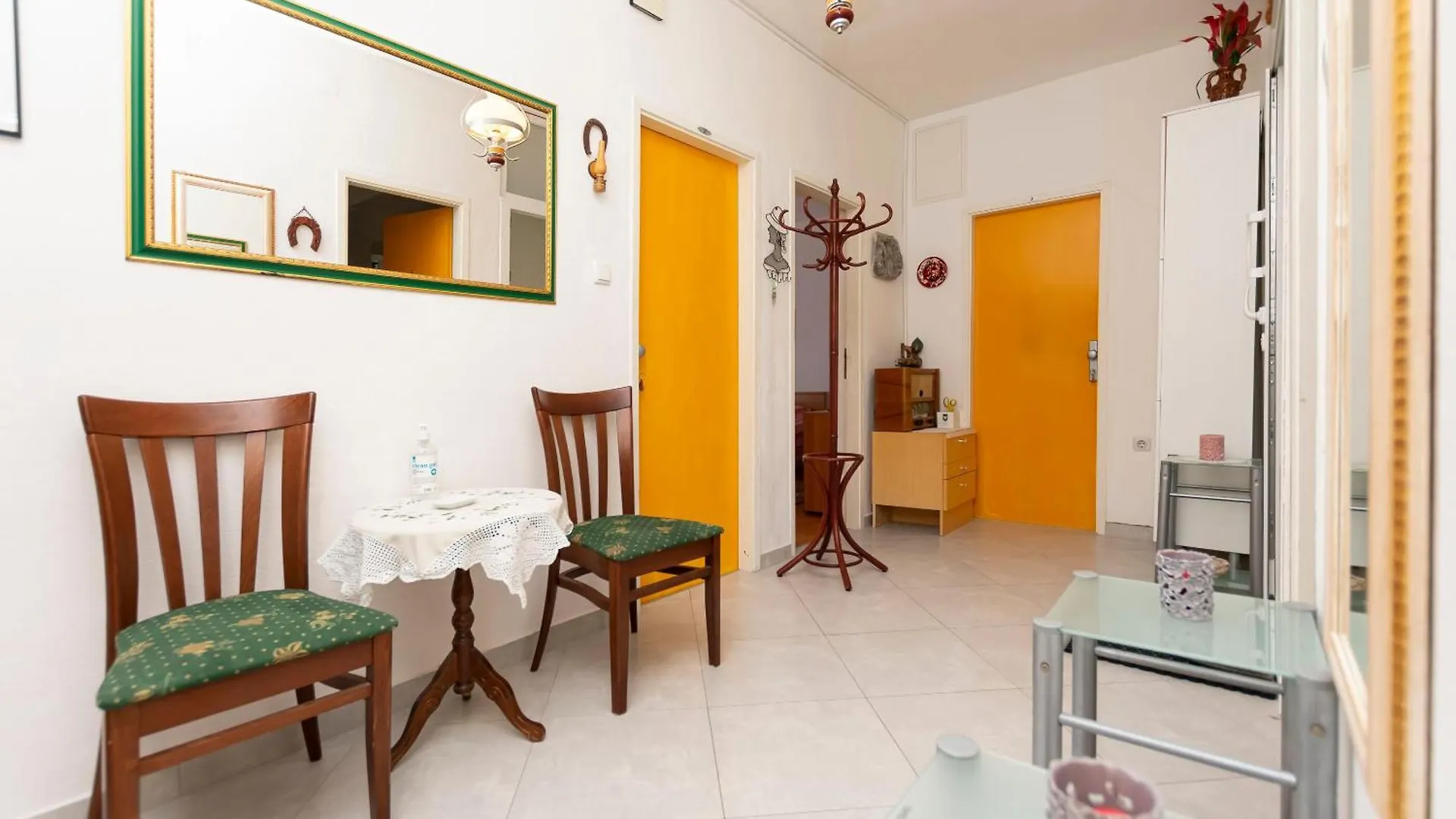 Apartment Two Sisters Traù 0*,